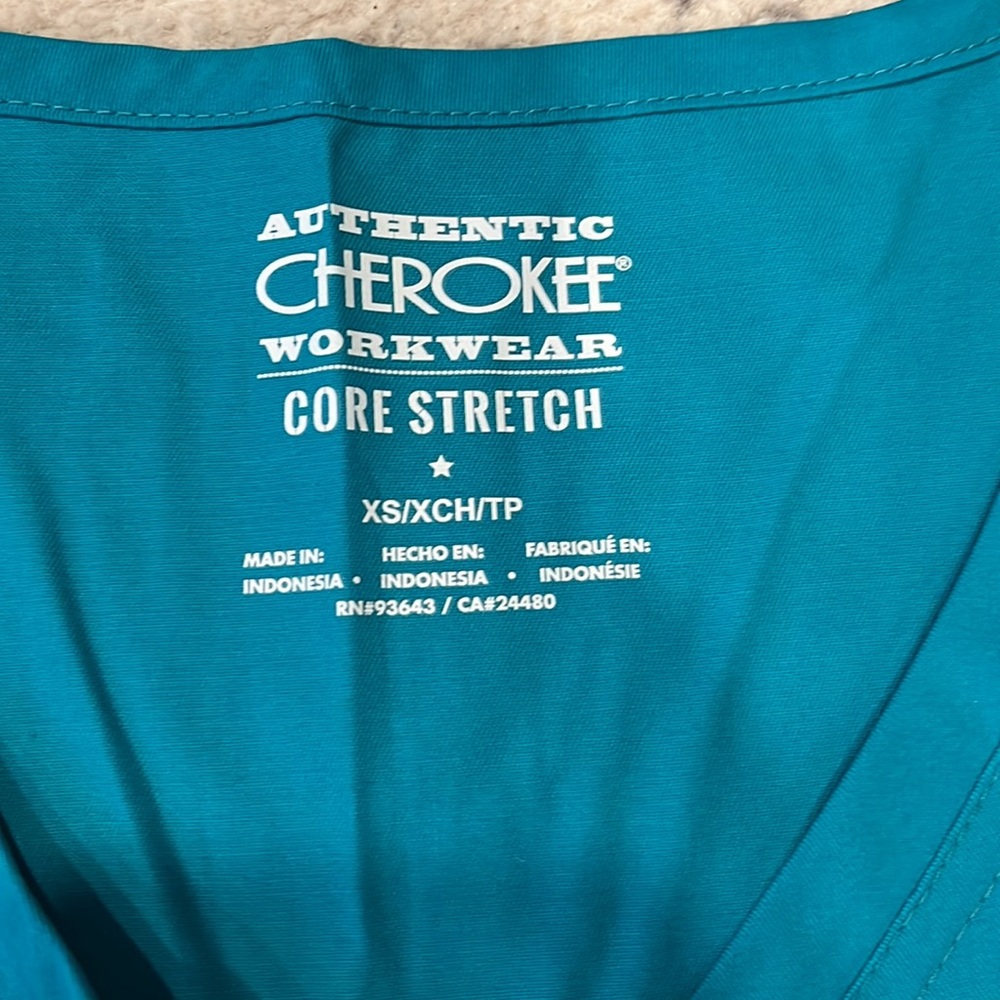 NWT Cherokee Scrub Top “Core Stretch” - Picture 2 of 2